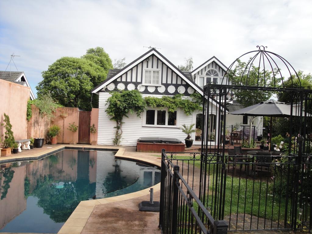 English Tudor House Hamilton Phòng bức ảnh